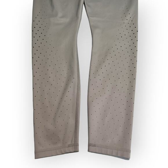 Athleta ContenderĀ Aero 7/8 Tight SIZE M Pebble Gray Zip Pocket Leggings - Picture 6 of 11